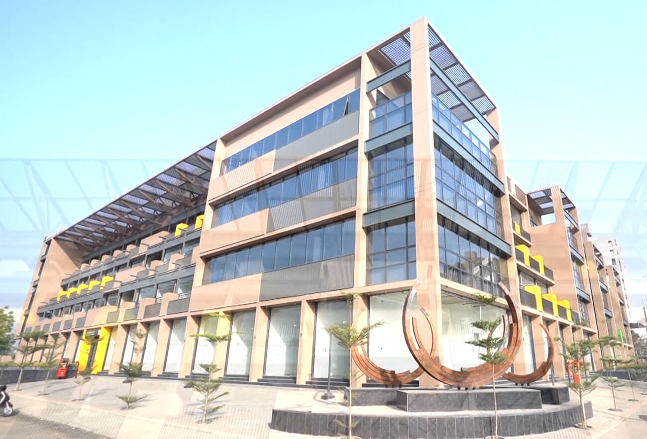 Sun South Street.mp4.00_00_27_00.Still004